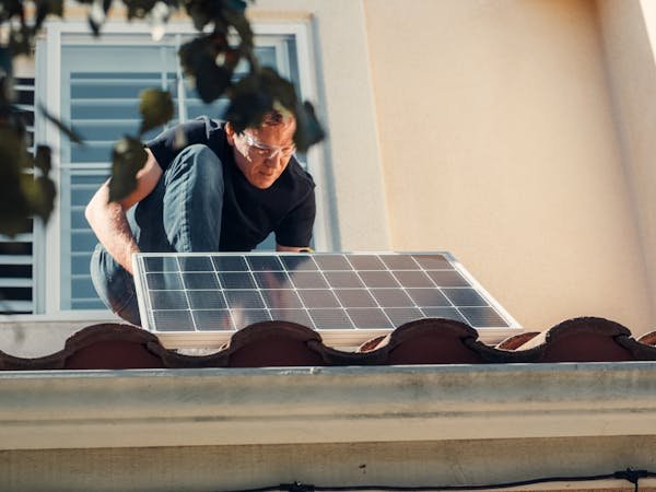 Panneau solaire photovoltaïque : une équipe à l'écoute des clients